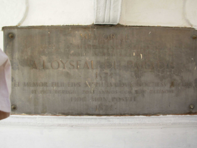 2 place Meissonnier, plaque en mémoire d'Etienne Martellange (peintre), de son atelier l'oyseau du paradis et de son fils Etienne Martellange (architecte).