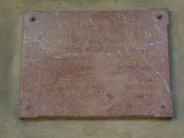 Hôpital de l'Hôtel-Dieu, intérieur du Grand-Dôme, plaques en mémoire de personnalités lyonnaises.