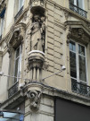 Angle sud-ouest de la rue Edouard-Herriot et de la rue Longue, statue de la Vierge.