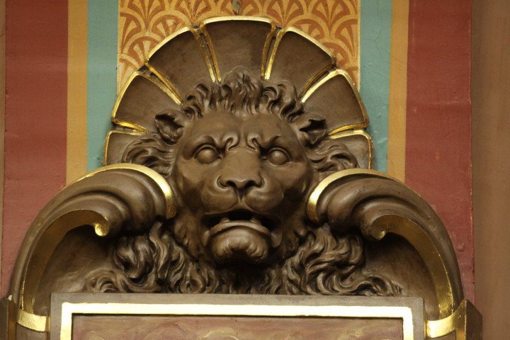 Hôtel-de-Ville, salle du Conseil, détail de décoration murale.