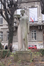 Statue Le Canéphore.