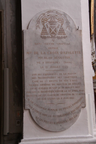Eglise Saint-Bruno, plaque funéraire.
