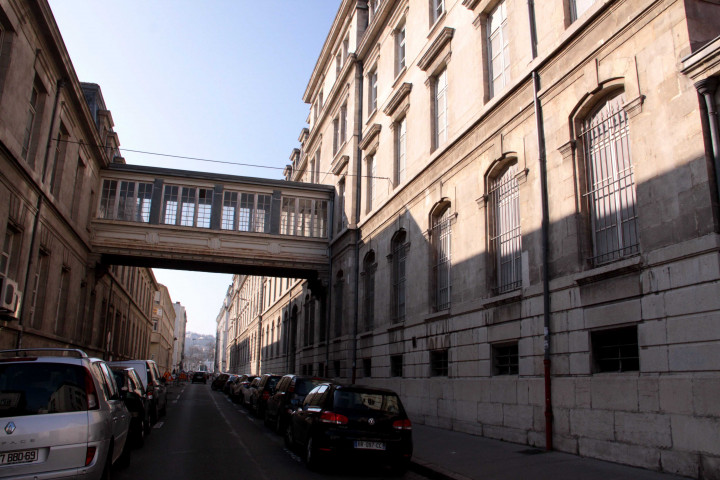 Centre d'histoire de la résistance et de la déportation (CHRD), passerelle couverte.