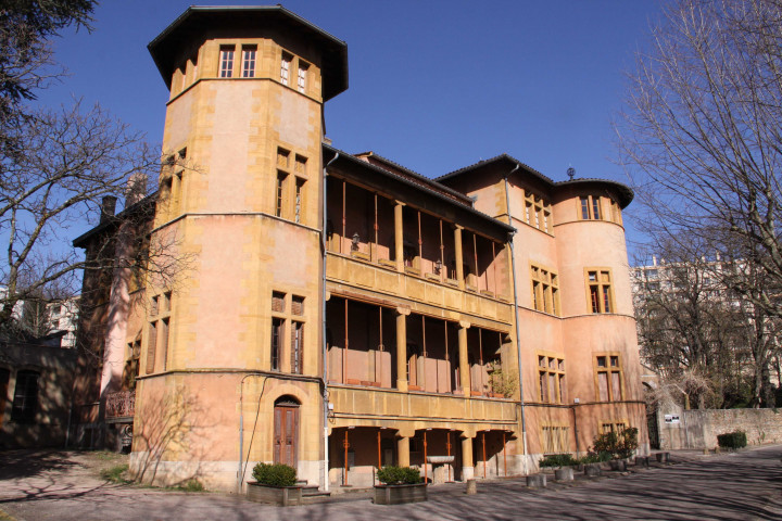 Château de Menival.