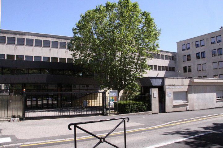 Lycée Jean-Perrin.