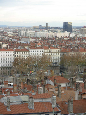 Quai de Serbie, vue prise depuis la rue Grognard.