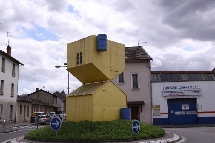Autour d'un abri jaune d'Etienne Bossut.
