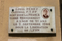 51 rue Chevreul, plaque en mémoire de Louis Perez.