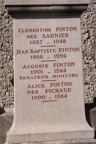 Tombe de Pinton Auguste.