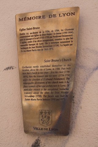 Plaque touristique vers l'église Saint-Bruno-des-Chartreux.