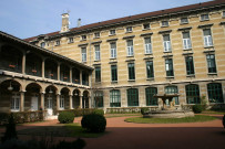 Cour intérieure.
