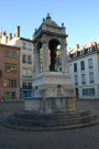 Fontaine Saint-Jean-Baptiste de Jean-Marie Bonnassieux.