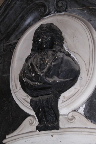 Cour du cloître, stèle Marcus Panissod.
