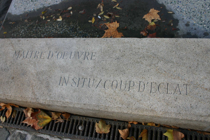 Inscription vers la place Antonin-Jutard.