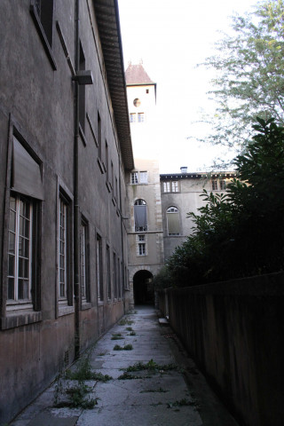 Cour Saint-Louis.