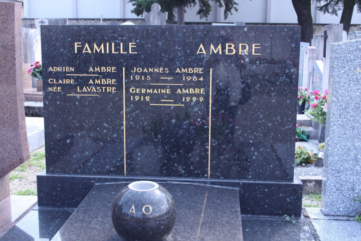 Tombe de Ambre Joannès.