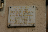 44 rue Sala, plaque en mémoire de Charles Young et Antoine Pochet (peintres).