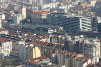 La gare des Brotteaux et le 6e arrondissement vus depuis la terrasse sommitale de la tour Part-Dieu.