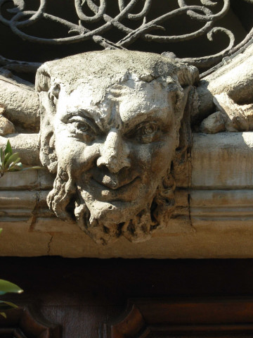 2 place de l'Hôpital, plaque en mémoire de Louise Labé, poétesse, fronton.