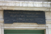 16 rue Bourgelat, plaque de la Maison Saint-Vincent-de-Paul.