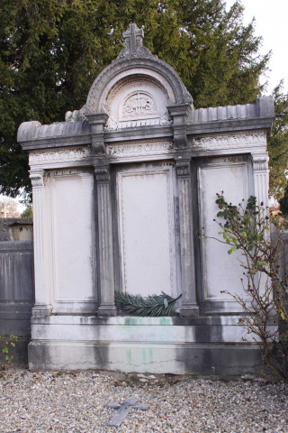 Tombe de la famille Ollier.
