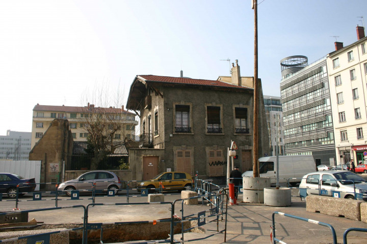 Angle sud-ouest des rues Paul-Bert et Maurice-Flandin, travaux.