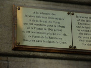 24 rue Childebert, plaque en mémoire des Services Spéciaux Britanniques et de la Royal Air Force.