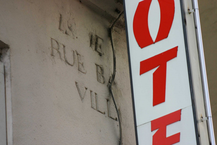 Angle de la rue de l'Arbre-Sec et de l'impasse de la Verrerie, inscription.