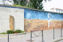 Fresque Jean-Moulin et monument aux morts.