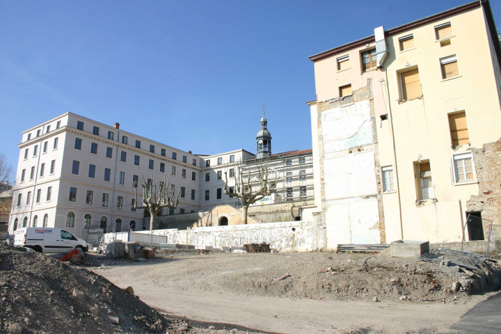 Vues sur le bâtiment.