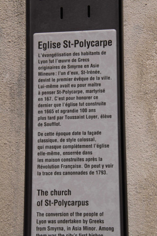 Eglise Saint-Polycarpe, plaque touristique.