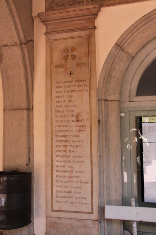 Institution des Chartreux, plaques commémoratives.