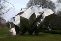 Espalanade du musée d'art contemporain, "World markets" de Wang Du.