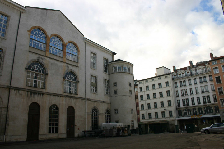 Cour de la Chaufferie, le puits.