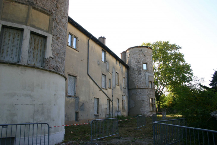Vues générales du château.