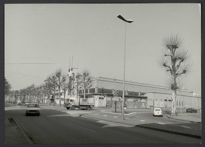 Bâtiments de la Foire de Lyon. Démolition du Palais de l'Alimentation.