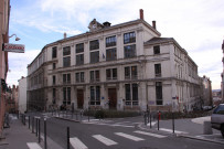 Place du Lieutenant-Morel et locaux de l'ancien collège.