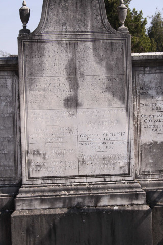 Tombe de la famille Yemenez.