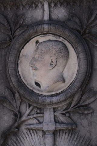 Tombe Faurax, médaillon.