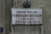 Plaque en mémoire du centenaire du groupe scolaire Ferdinand-Buisson (année scolaire 1986-1987).