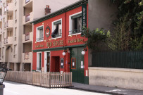 2 petite-rue de Monplaisir, pub "Red House, vers la rue des Frères-Lumière.