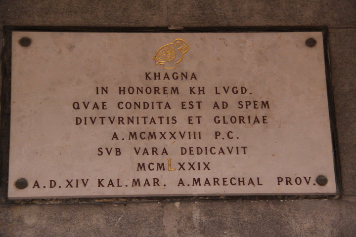 Plaque.