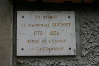 13 rue de la Mignonne, plaque en mémoire du maréchal Suchet.