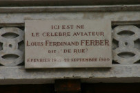 3 cours de la Liberté, plaque en mémoire de Louis Ferdinand Ferber (aviateur).