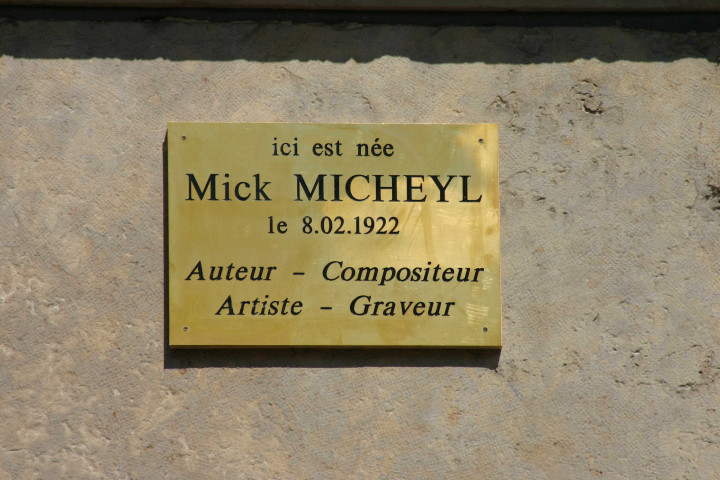201 rue Vendôme, plaque en mémoire de Mick Micheyl.