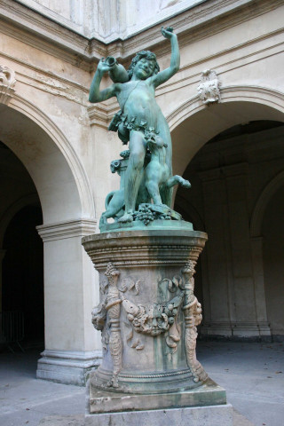 Palais Saint-Pierre, Faune ivre ou retour de fête de Bacchus de Louis Cugnot.