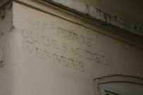 Angle de la rue de l'Arbre-Sec et de l'impasse de la Verrerie, inscription.