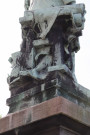 Statue de Clement Livet, détail.