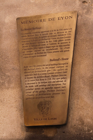 8 rue Juiverie, Maison Bulliod, plaque touristique.