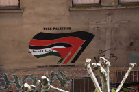 Place Rouville, drapeau palestinien dessiné sur un mur.